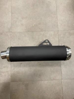 Silenciador lateral único Triumph Daytona 650 2003-2005 en parte negra # T2201915 Foto 1 de 4