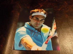 FOTO DE TENIS AUTOGRAFIADA DE ROGER FEDERER 8X10 CON CERTIFICADO DE AUTENTICIDAD - Imagen 1 de 1
