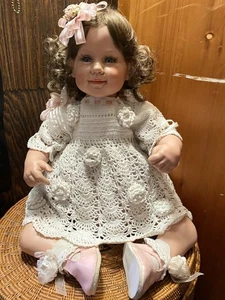 Muñeca bebé sentada de vinilo vintage Fayzah Spanos LE 411/500 grande 25 pulgadas - Imagen 1 de 9