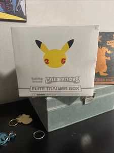 Pokémon TCG: 25th Anniversary Celebrations Elite Trainer Box - Bild 1 von 4