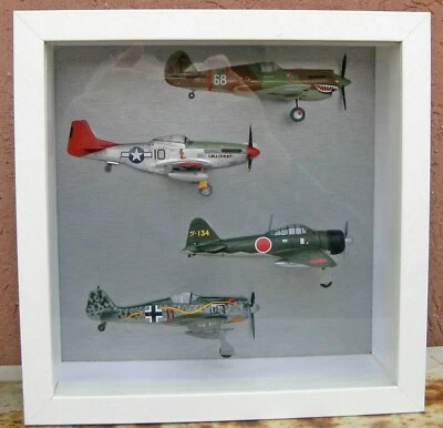 aereo modellismo Assemblato scala 1:72 vetrinetta con 4 Aerei vedi foto - Immagine 1 di 4