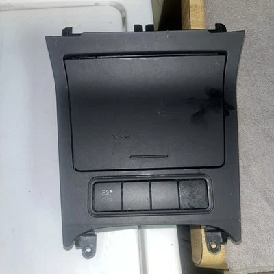 2005-2010 VW Volkswagen Jetta conjunto de bandeja de cinzas central fabricante de equipamento original OE1K0857961A - Imagem 1 de 4