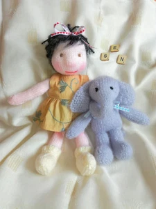 Strickwaldorfpuppe mit Elefantenspielzeug - handgestrickt weich - neu maßgeschneidert gefertigt - Bild 1 von 5