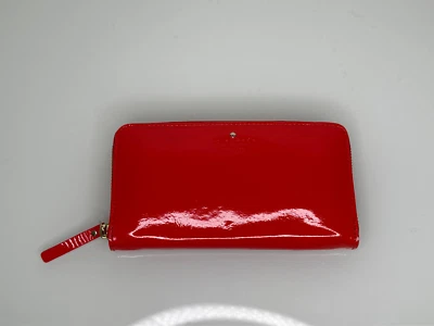 Cartera Kate Spade de charol rojo con cremallera alrededor Foto 1 de 4