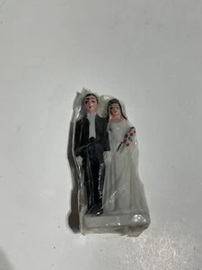 VINTAGE BRIDE AND GROOM FIGURINE JAPAN WEDDING CAKE TOPPER ANTIQUE BISQUE MCM - Picture 1 of 3