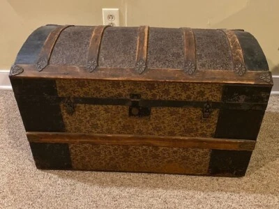 Antiguo baúl de vapor victoriano con cúpula trasera de camello Foto 1 de 4