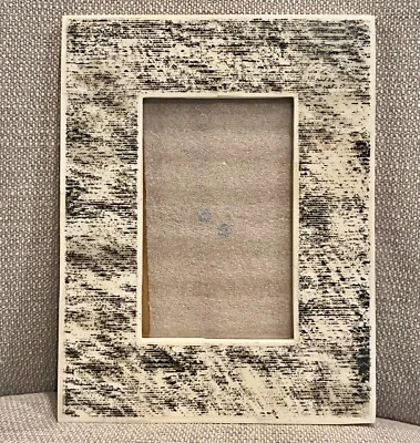 Marco de fotos de azulejos de piedra de resina cooperativo creativo estudio estilo McGee neutros Foto 1 de 4