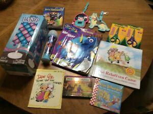 GIRLS LOT MIXED ITEMS INCLUDING BOOKS, DVD'S, FROZEN MICROPHONE, COLORING, ETC.