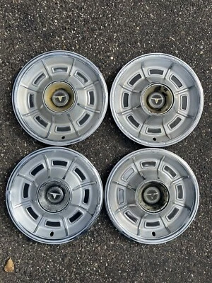 Tapacubos Ford Maverick 73-77 cubiertas de rueda tapacubos centrales. Juego de 4 Foto 1 de 4