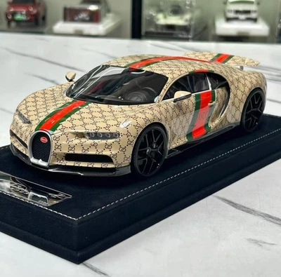 Bugatti Chiron Sport (Monogramma Gucci marrone) [Henson&Heaven] scala 1/18 - Immagine 1 di 4