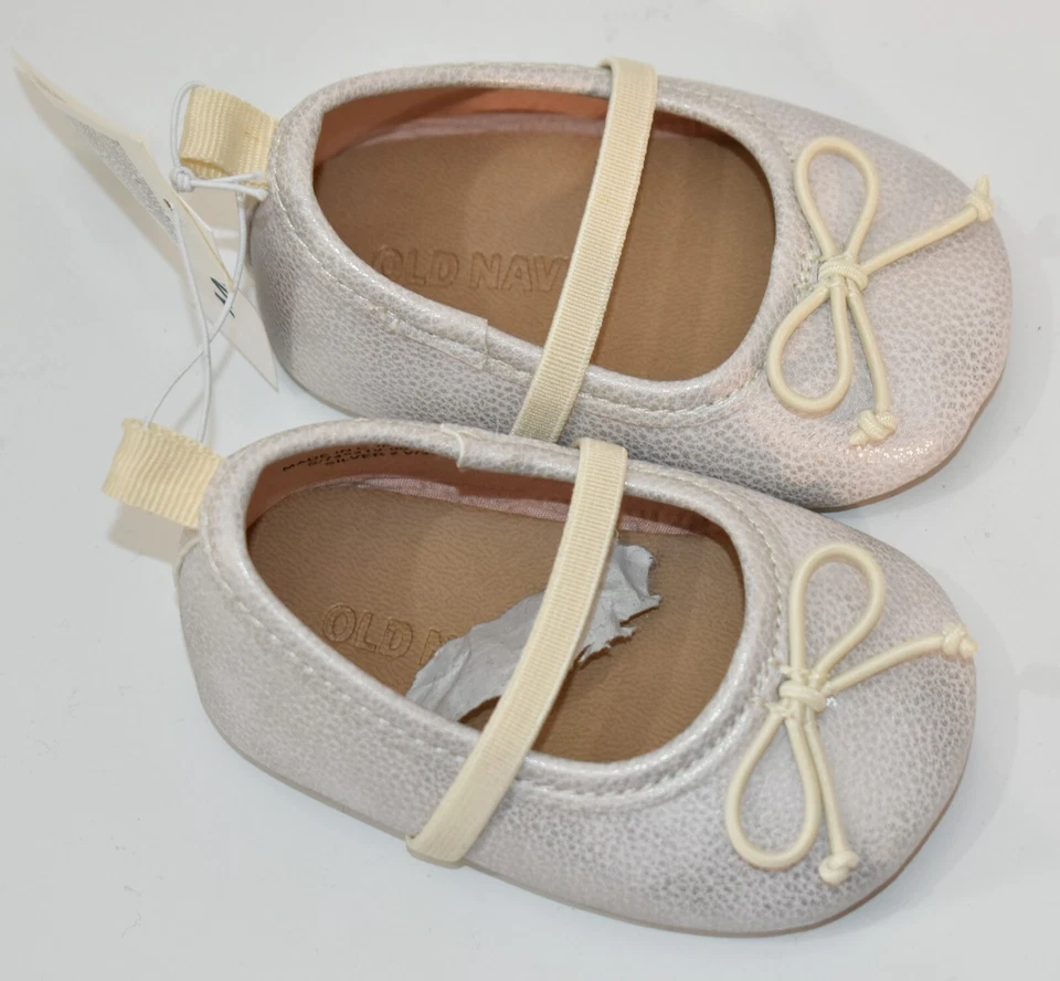 Sapatos Old Navy Gold Fleck tamanho 12-18 meses feminino - Imagem 1 de 4