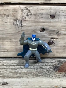 DC Comics Batman 2011 Action Figure 2” Grigio Blu Capo McDonalds Supereroe Giocattolo - Foto 1 di 6