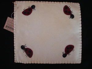 Primitive Ladybug Parade Candle Mat ~ Doily NUEVO GR-147 NUEVO ladybugs - Imagen 1 de 3