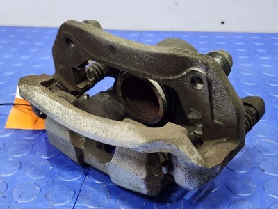 Conjunto de pinza de freno delantera 16-22 Honda HR-V lado derecho del pasajero OEM Foto 1 de 4