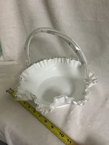 Vintage FENTON SilverCrest WEISS MILCHGLAS Schüssel gekräuselte Kanten mit klarem Griff - Bild 1 von 4