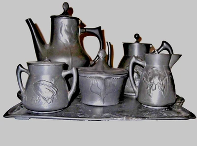 Service en étain Art Nouveau 1900 signé KAYSERZINN décor floral & coq – complet - Photo 1/4