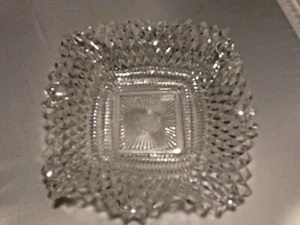 Diamant Design geschliffenes Glas gewellter Rand Schale oder Schüssel 6 1/2" quadratisch - Bild 1 von 3