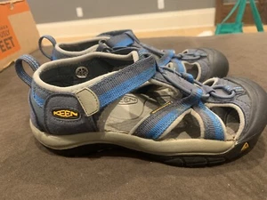 Keen Blue Youth Hiking Shoes Sandal Size 3 Waterproof - Picture 1 of 10