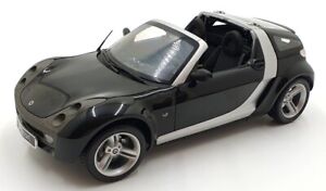 Kyosho 1/18 Scale Diecast DC16723M - Smart Roadster - Black/Silver