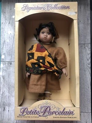 Muñecas del Mundo Colección Pequeñas Porcelanas de Barbara Lee (2001) Kadesha Foto 1 de 4