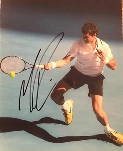 Foto de tenis 8x10 firmada por Milos Raonic - Imagen 1 de 3
