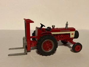 custom 1/64 IH Farmall 560 reverse drive tractor forklift - Picture 1 of 8