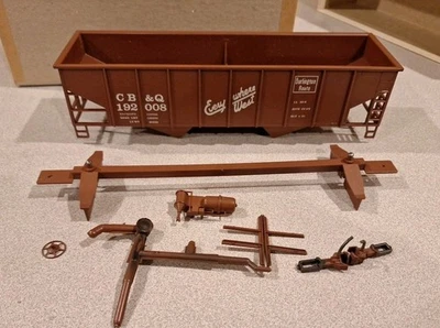 Weaver O Scale CB & Q  Burlington 36' Ribbed  2 bay Hopper 2 Rail Kit Nos - Image 1 of 2