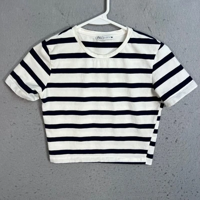 Camiseta corta a rayas talla mediana de mezcla de algodón de Zara para mujer Foto 1 de 4