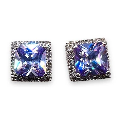 Aretes cuadrados con halo de circonitas cúbicas moradas de plata de ley 925 Foto 1 de 4