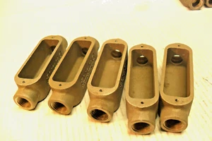 QTY 5 -  Crouse-Hinds C19 Aluminum  1/2" Rigid Conduit Outlet Body New in Box - Picture 1 of 6