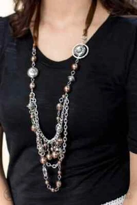 Collar Paparazzi "Todos los adornos" Cadena de plata en capas, perlas marrones y cinta - Imagen 1 de 3
