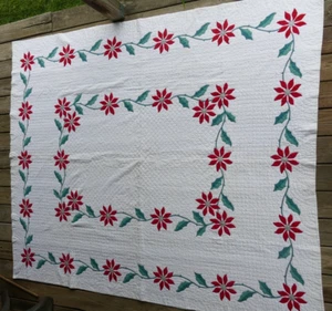 Edredón antiguo apliques cosido a mano c1900 rojo y verde Poinsettias 71 por 83 pulgadas - Imagen 1 de 2
