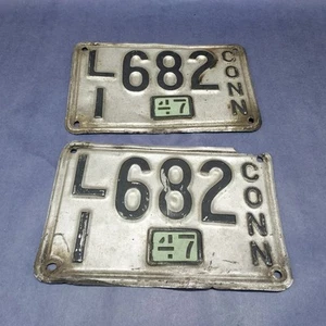 Matched 1947 Connecticut License Plates Antique Tag LI 682 Rustic Patina Sign - Bild 1 von 3