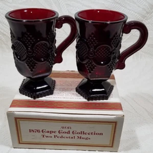VINTAGE AVON 1876 CAPE COD COLLECTION RUBY RED GLASS 6oz. PEDESTAL MUGS - Imagen 1 de 19