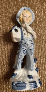Un niño con comedero de pájaros, porcelana, azul y blanco 3 x 6,5 - Imagen 1 de 5