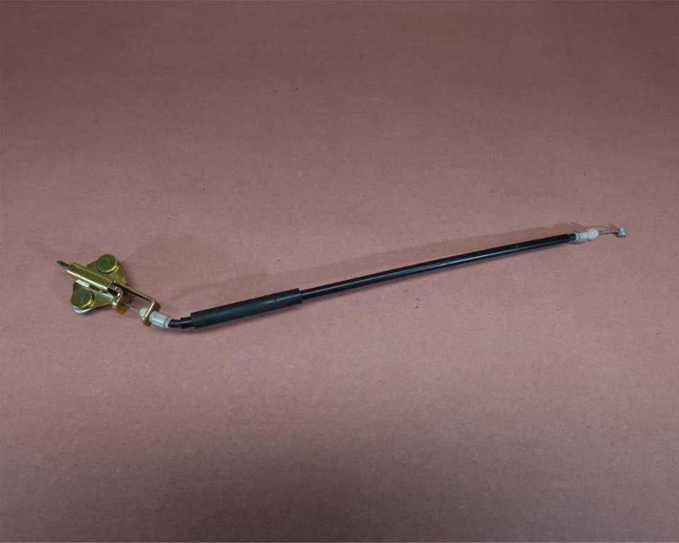 Кронштейн для крепления защелки сиденья 2004-2009 YAMAHA FZ6-S FZ6S FZ6 FZ600 - Изображение 1 из 4