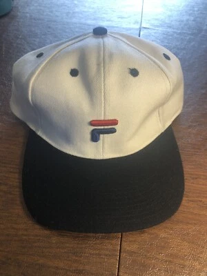 New Rare Vintage Deadstock Fila Snapback Hat, White/Black W/ Red/Blue Logo - Imagem 1 de 4