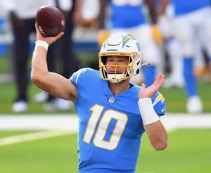 Los Angeles Chargers Justin Herbert Glossy 8x10 Photo NFL Football Print - Picture 1 of 1