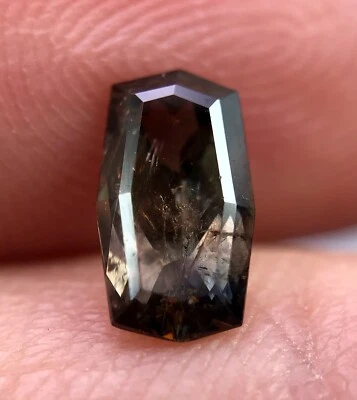 1 CT Axinite with blue touch cut gemstone from Pakistan - Image 1 of 4