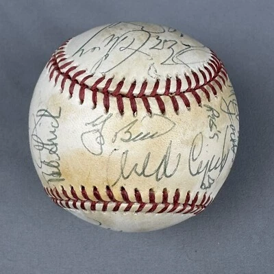 Balón OAL firmado múltiple de la corte y estrellas 14 autos Yogi Berra Marichal Jenkins Foto 1 de 4