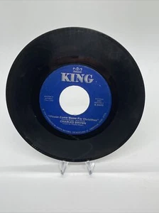 HOLIDAY AMOS MILBURN CHRISTMAS COMES BUT ONCE A YEAR 45 KING 1975 - Picture 1 of 2