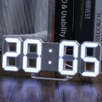 Sveglia Comodino Orologio Digitale LED 3D Decorativo Funzione Notte e Memoria - Immagine 1 di 4
