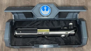 SABLE DE LUZ DESCONTINUADO STAR WARS GALAXY'S EDGE ANAKIN SKYWALKER LEGADO EMPUÑADURA - Imagen 1 de 4