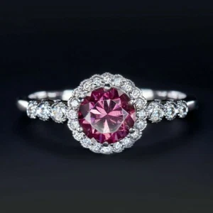 Anillo de compromiso para mujer de corte redondo simulado rosa rubí de 2 quilates acabado en oro blanco 14 K - Imagen 1 de 7