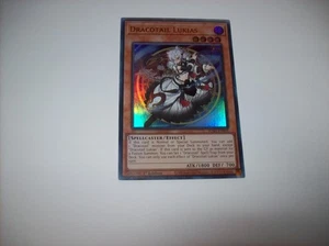 Yugioh Dracotail Lukias Ultra Raro Cazadores de Justicia JUSH-EN001 Casi Nuevo Envío Gratis - Imagen 1 de 3