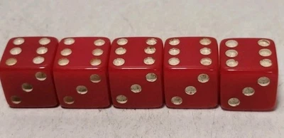 Juego de dados rojos vintage de 5 - 15,3 mm pepitas blancas esquinas redondeadas lote de piezas de juego Foto 1 de 3