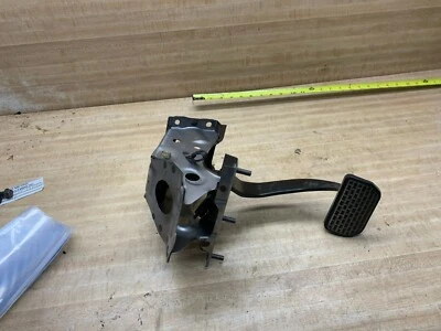 GEO METRO 1989-1994 PEDAL DE FRENO CON TRANSMISIÓN AUTOMÁTICA Foto 1 de 4