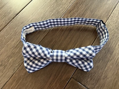 Pajarita ajustable a cuadros de guinga blanca azul marino Crewcuts para niño Foto 1 de 3