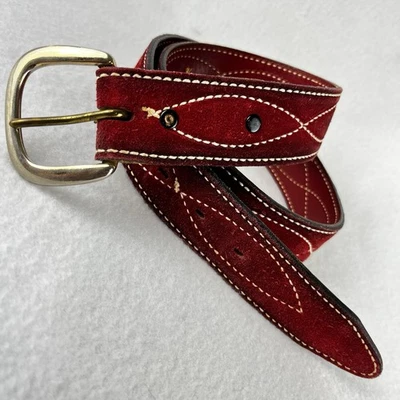 INCREÍBLE CINTURÓN DE CUERO DE GAMUZA PUNTADA EN CONTRASTE GAMUZA ROJO AÑOS 60 70 DE COLECCIÓN Western talla 36 Foto 1 de 4