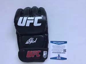 Guante Beckett Islam Makhachev Autografiado Firmado UFC BAS Certificado de Autenticidad d - Imagen 1 de 2